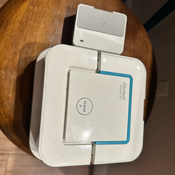 iRobot Bravo Wet Jet Mop Cleaning sweep - Picture 2 of 4